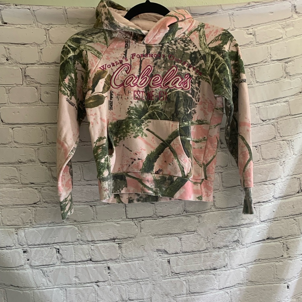 5/$20 Kids Girls Cabelas Camo And Pink Sweatshirt Size S